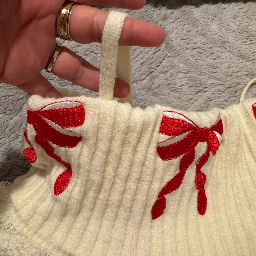 ROMWE Cream Off-the-Shoulder Sweater with Red Details - Picture 4 of 10
